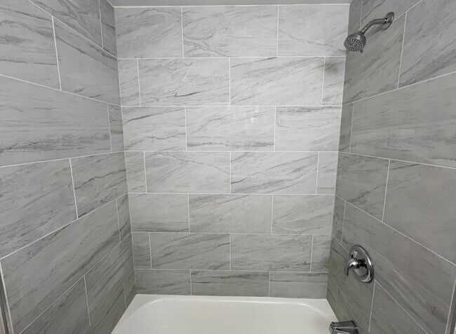 Building Photo - 1515 Maple Ave