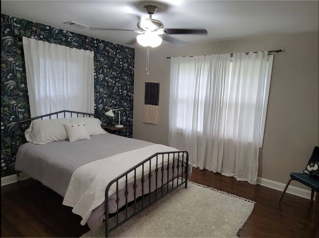 Building Photo - 1372 Lockwood Dr SW