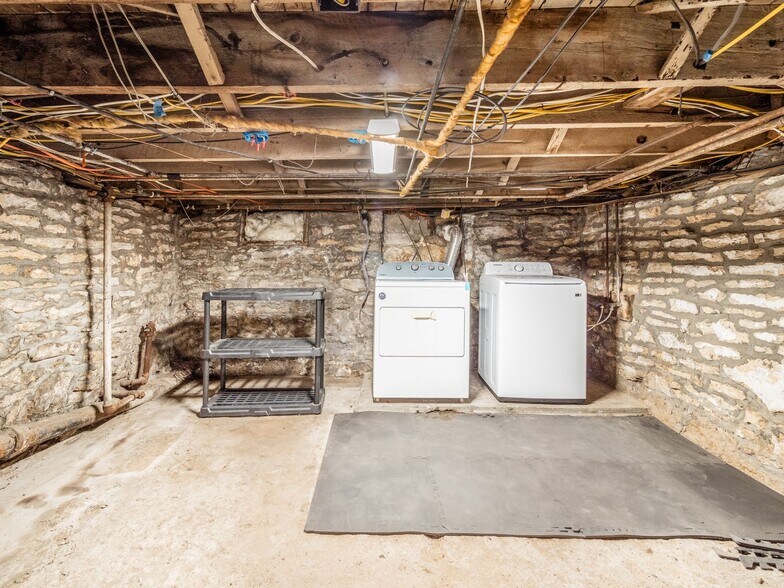 Building Photo - 1350 Dennison Ave