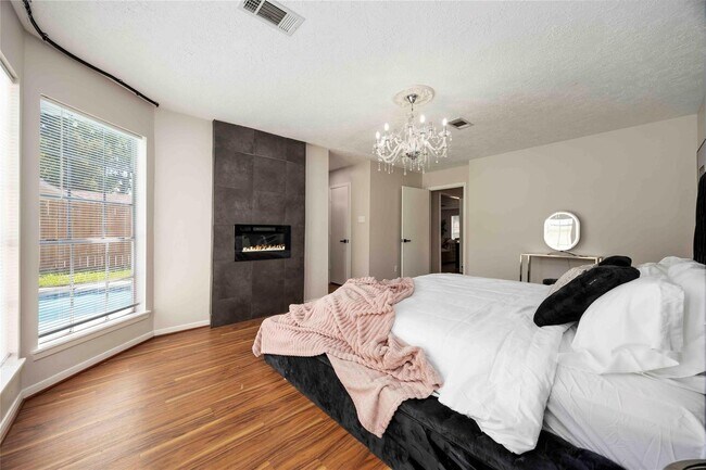 Building Photo - 5511 Green Timbers Dr