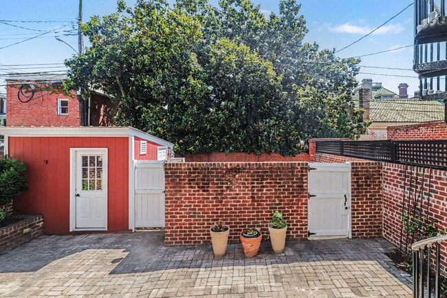Building Photo - 2713 W Grace St