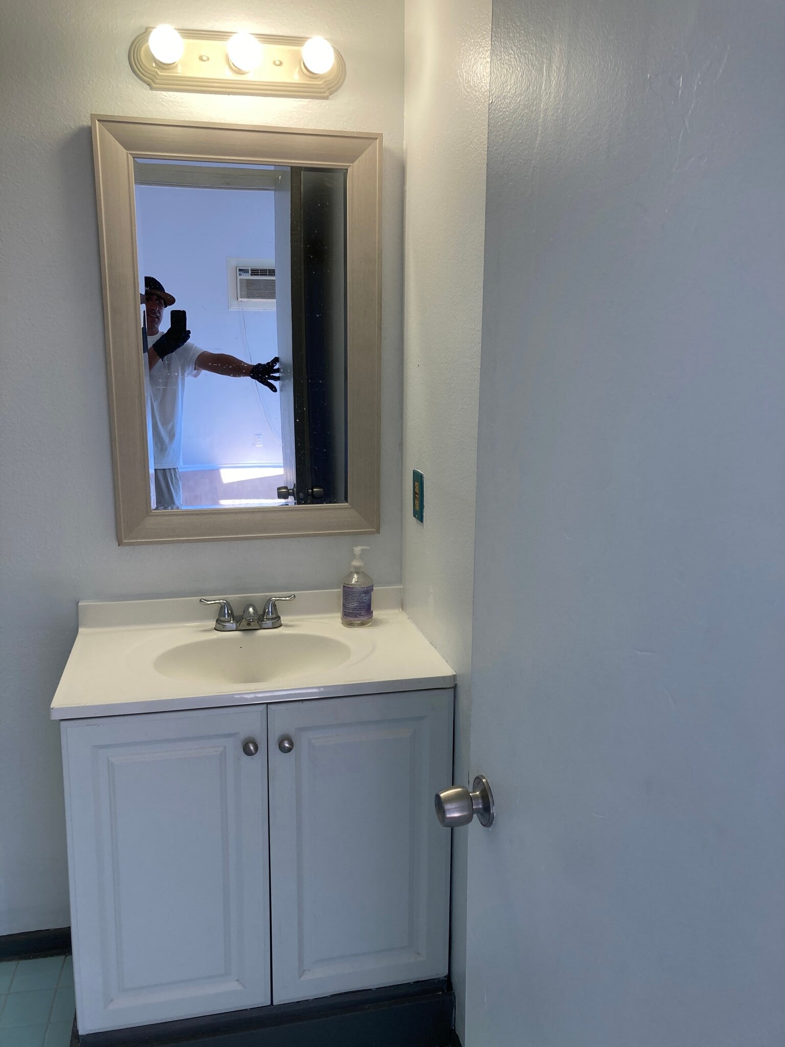 ADU Bathroom - 1018 Tyler St