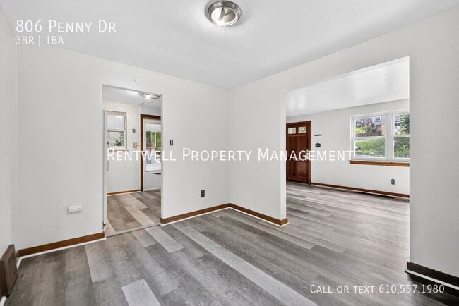 Building Photo - 806 Penny Dr