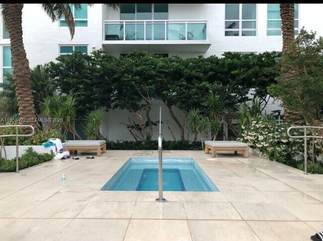 Building Photo - 950 Brickell Bay Dr