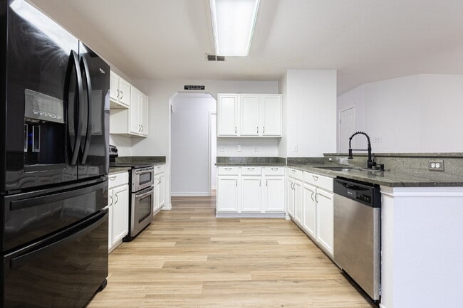 Building Photo - 228 Sophia Cir