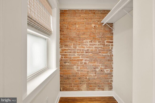 Building Photo - 336 Channing St NE