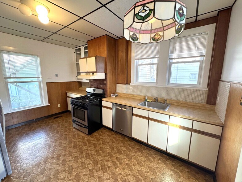 Building Photo - 17 Upham St