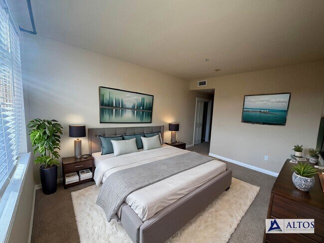 Building Photo - 2 bed/2 bath 4th Floor Unit in Cherry Creek! Covered Parking & Laundry Included!