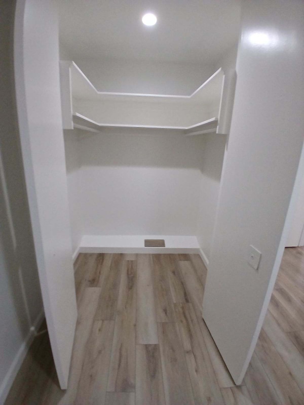 Building Photo - 533 S Hudson Ave