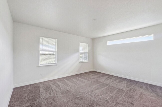 Building Photo - Amazing 5/3.5/2 House in The Reserve at Pine Tree