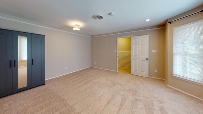 Building Photo - 7209 Ellis Rd