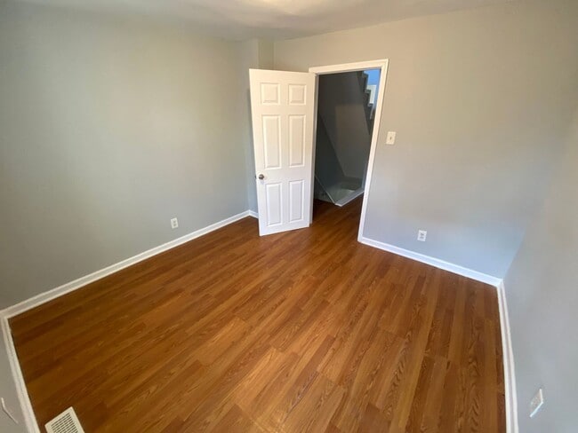Building Photo - Lovely & Renovated Seton Hill 2bd + den/2b...