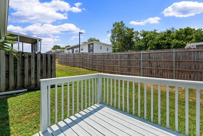 Building Photo - Updated One Level 2 Bedroom / 2 Full Bath ...