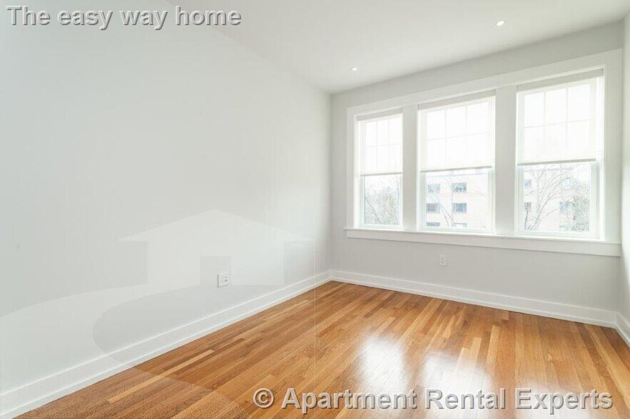 Building Photo - 16 Forest St