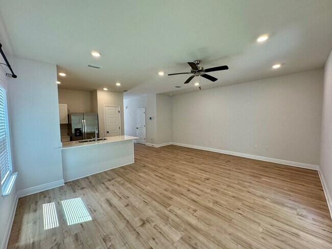 Building Photo - 272 The Prado