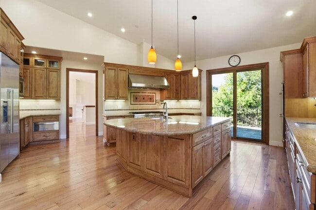 Building Photo - 3911 Pepper Tree Ct