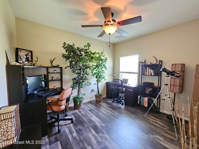 Building Photo - 1255 Sangria Cir