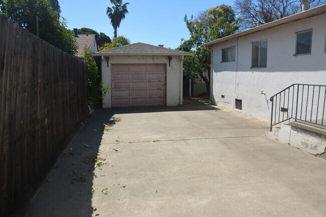 Building Photo - 3809 Lassen Dr