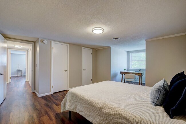 Building Photo - Turnkey Gem: Fully Furnished 5-Bedroom Home with Spacious Layout and Corner Lot!