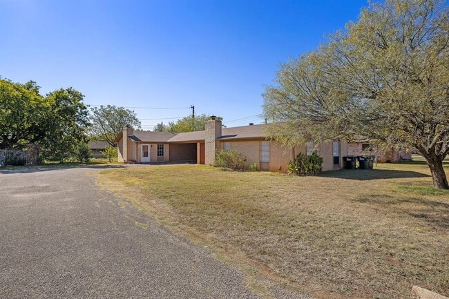 Building Photo - 2402 Cottonwood Dr