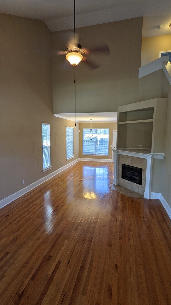 Building Photo - 1633 Shadowmoss Ave