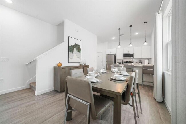 Building Photo - 384 Famagusta Dr