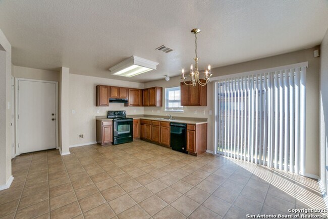 Building Photo - 3 Bedroom 2.5 Bath Sagewood Subdivision
