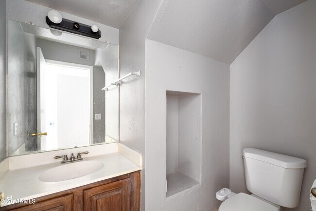 Building Photo - 7854 W Fleetwood Ln