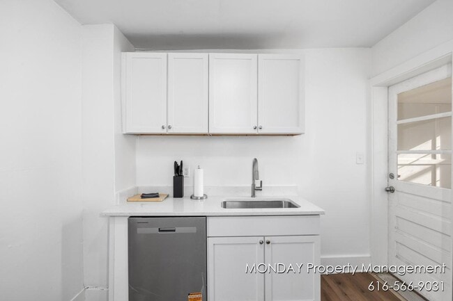 Building Photo - 263 W Muskegon Ave