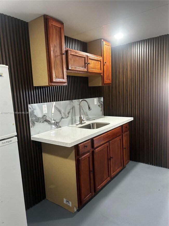 Building Photo - 4510 SW 38th St