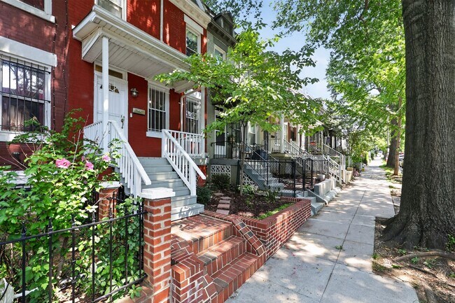 Building Photo - 759 Harvard St NW