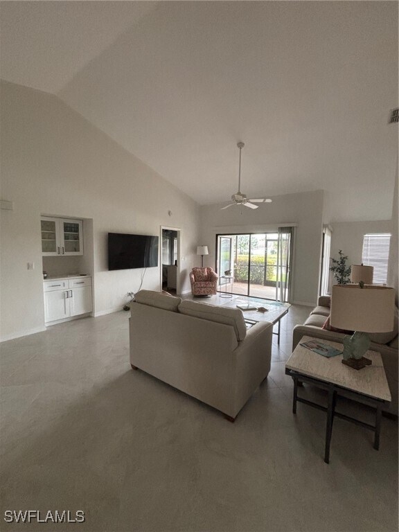 Building Photo - 293 Kings Way