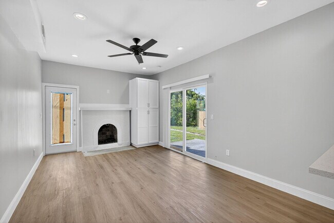 Building Photo - 3108 Greenwood Ave