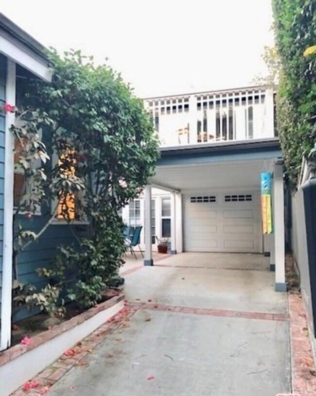 Building Photo - West Hollywood Oasis! *FREE RENT*