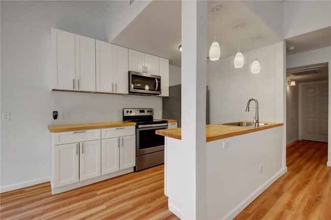 Building Photo - 12820 Copper Cliff Ave