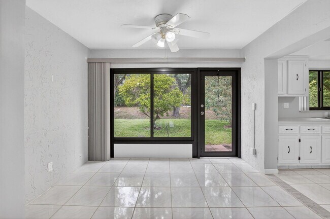 Building Photo - 4944 Equestrian Cir