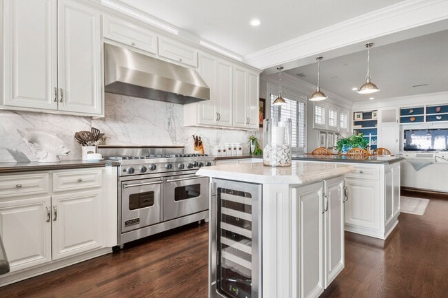 Building Photo - 1514 E Oceanfront