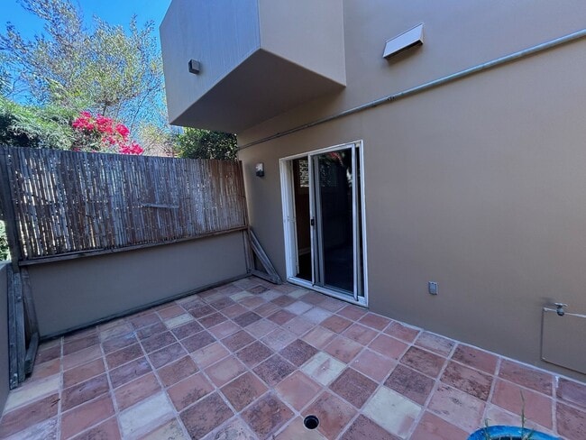 Building Photo - Amazing 3 story free standing contemporary house with terrific ocean views in Playa Del Rey