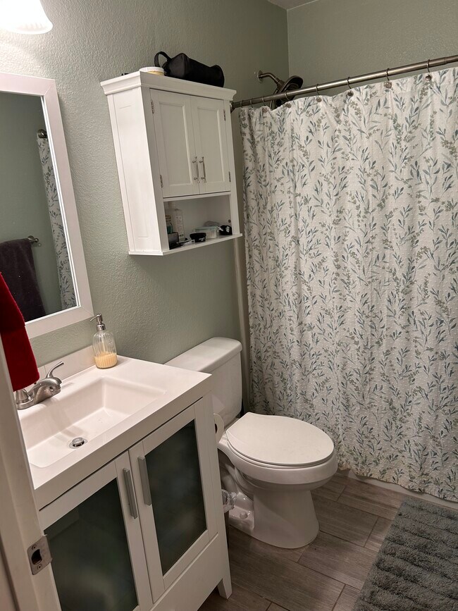 Building Photo - 654 W Gable Ave