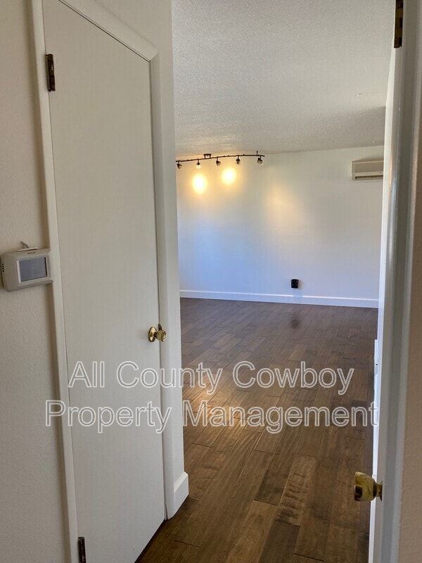 Building Photo - 1514 E Symons St