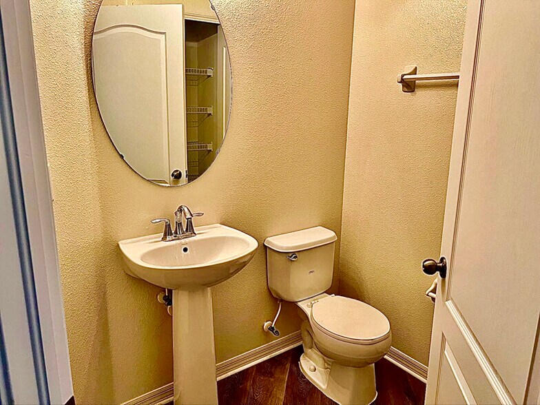 Building Photo - 1307 Priory Cir