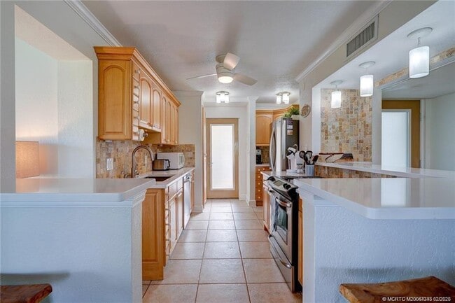 Building Photo - 1289 NE Ocean Blvd