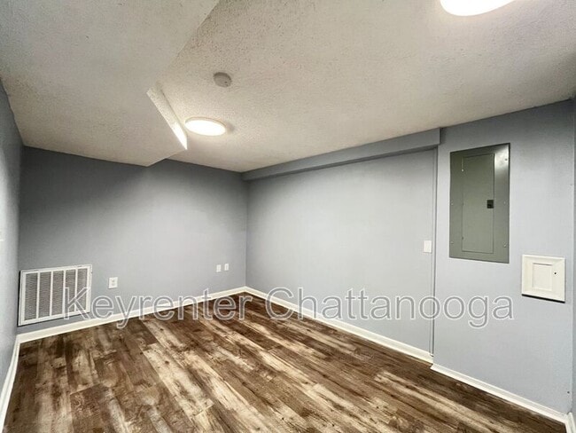 Building Photo - 7714 Basswood Dr