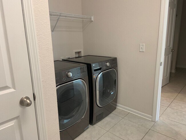 Building Photo - 816 Redtail Ln