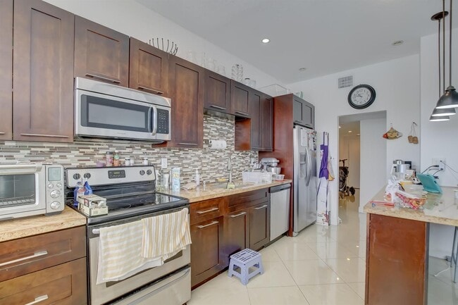 Building Photo - 18041 Biscayne Blvd