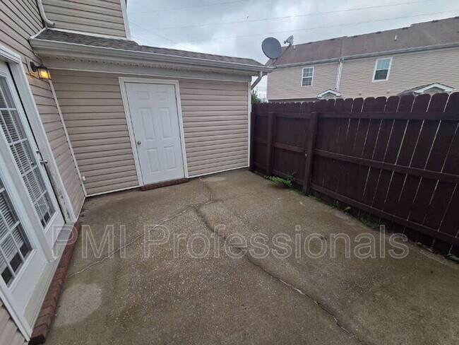 Building Photo - 108 Oak Valley Cir