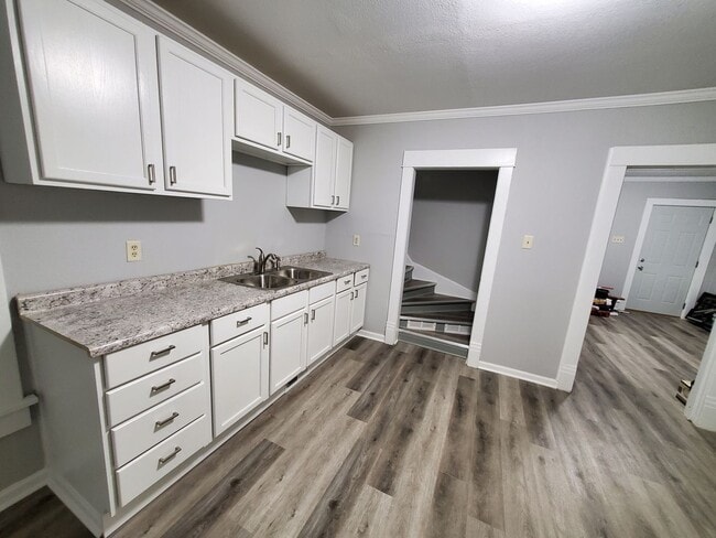 Building Photo - 164 N Lincoln Ave