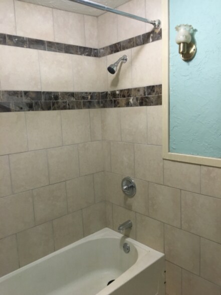 Building Photo - 609 Cambridge St