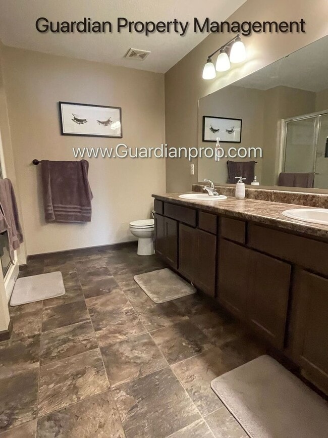 Building Photo - Lakeville 2 Bedroom Town Home, 2 Car Garage, 2.5 Baths, Washer/Dryer, Available April