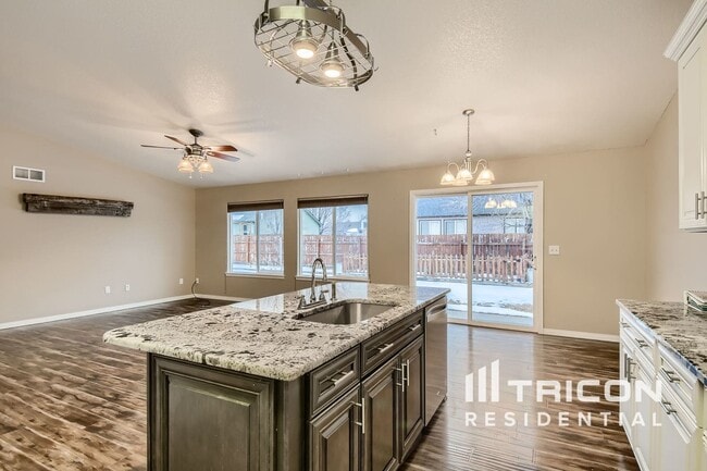 Building Photo - 305 Disc Ln